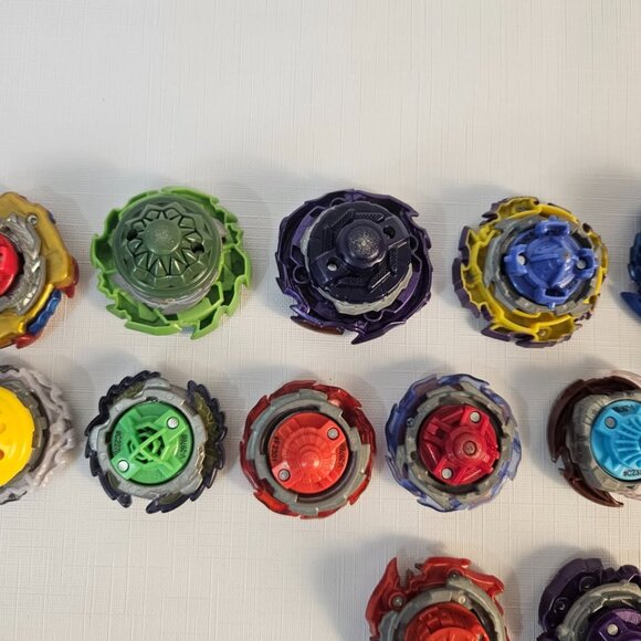 20 Complete Beyblades 6 Launchers + Extras - Picture 8 of 10